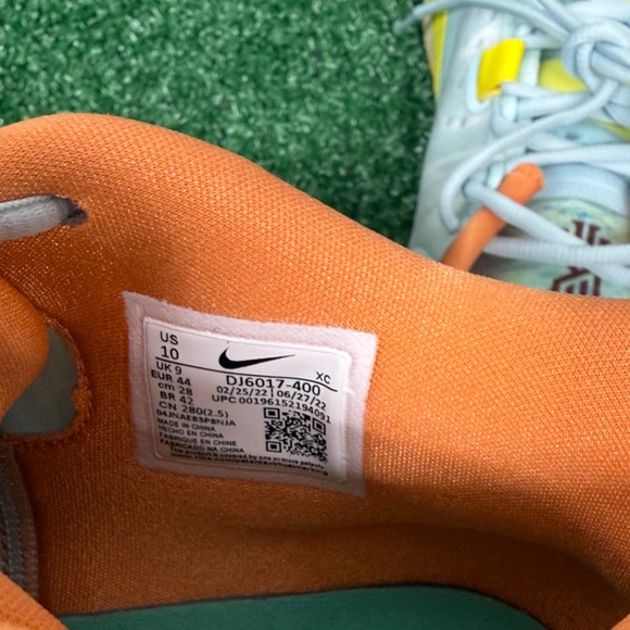 Athletic_Shoes